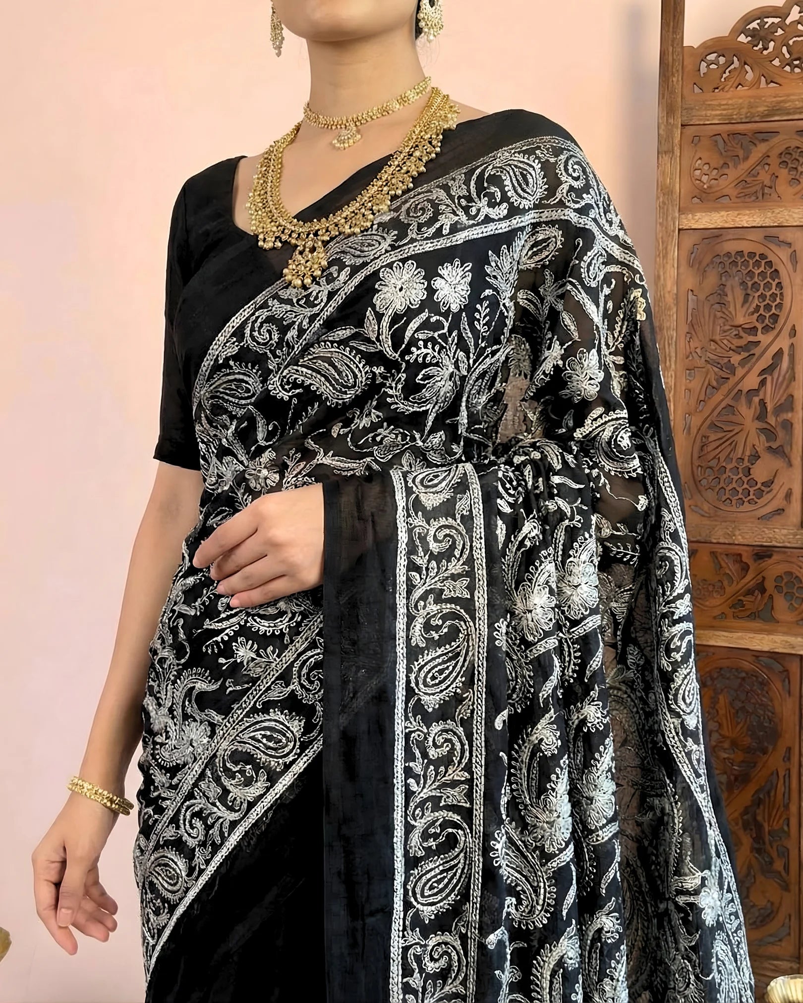 Black Pure-Cotton Chikan-Embroidery Handloom Bengal-Saree