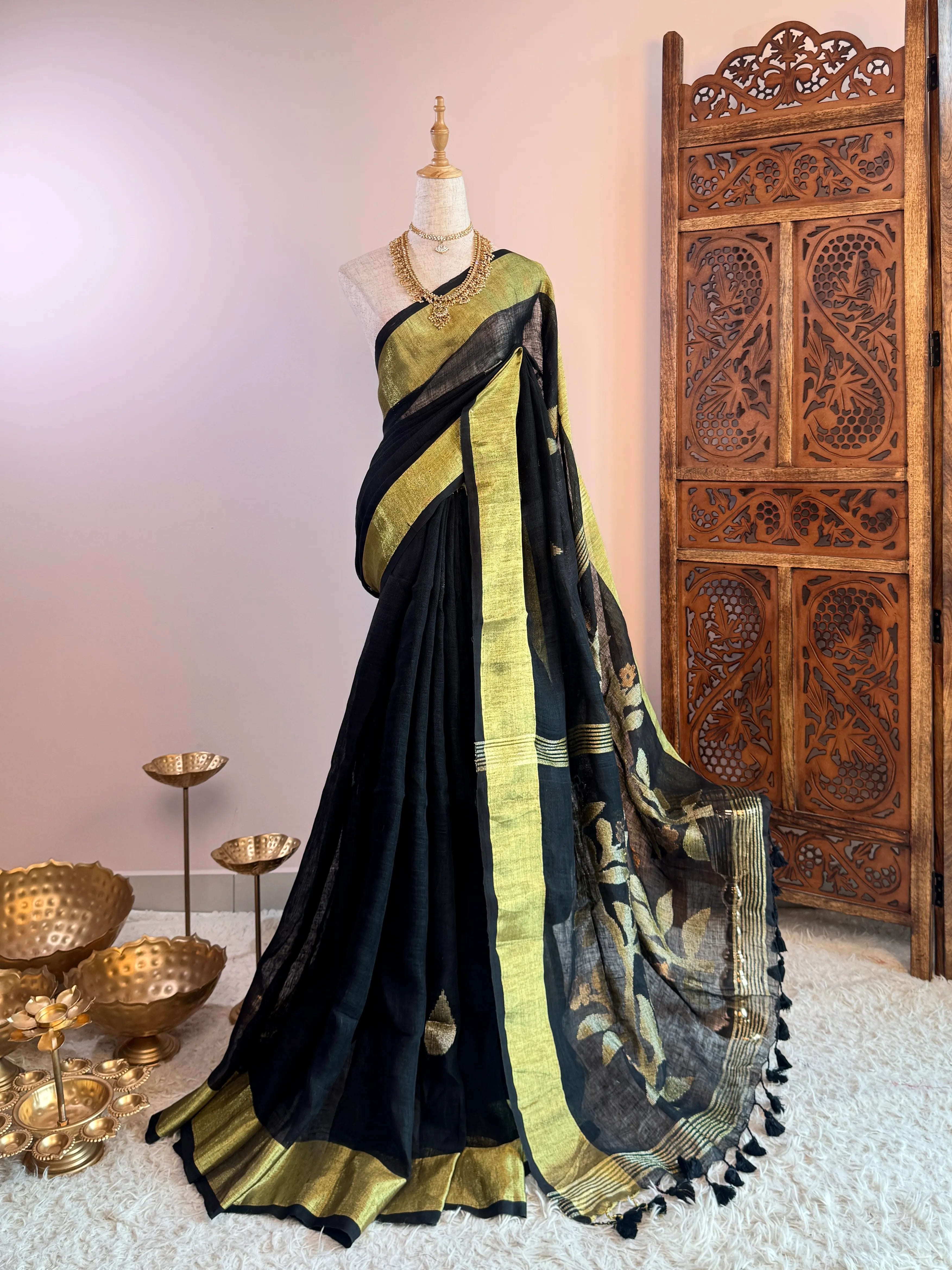 Black-Gold Handloom Pure-Linen Floral-Pallu Bengal-Saree
