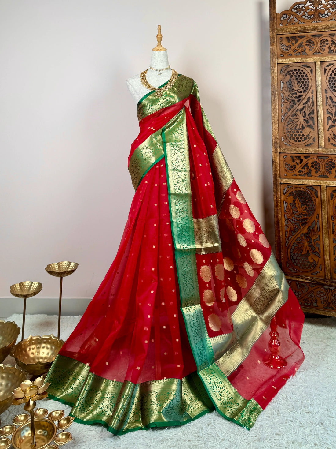 Red Emerald Organza Grand Banarasi Saree - view 1