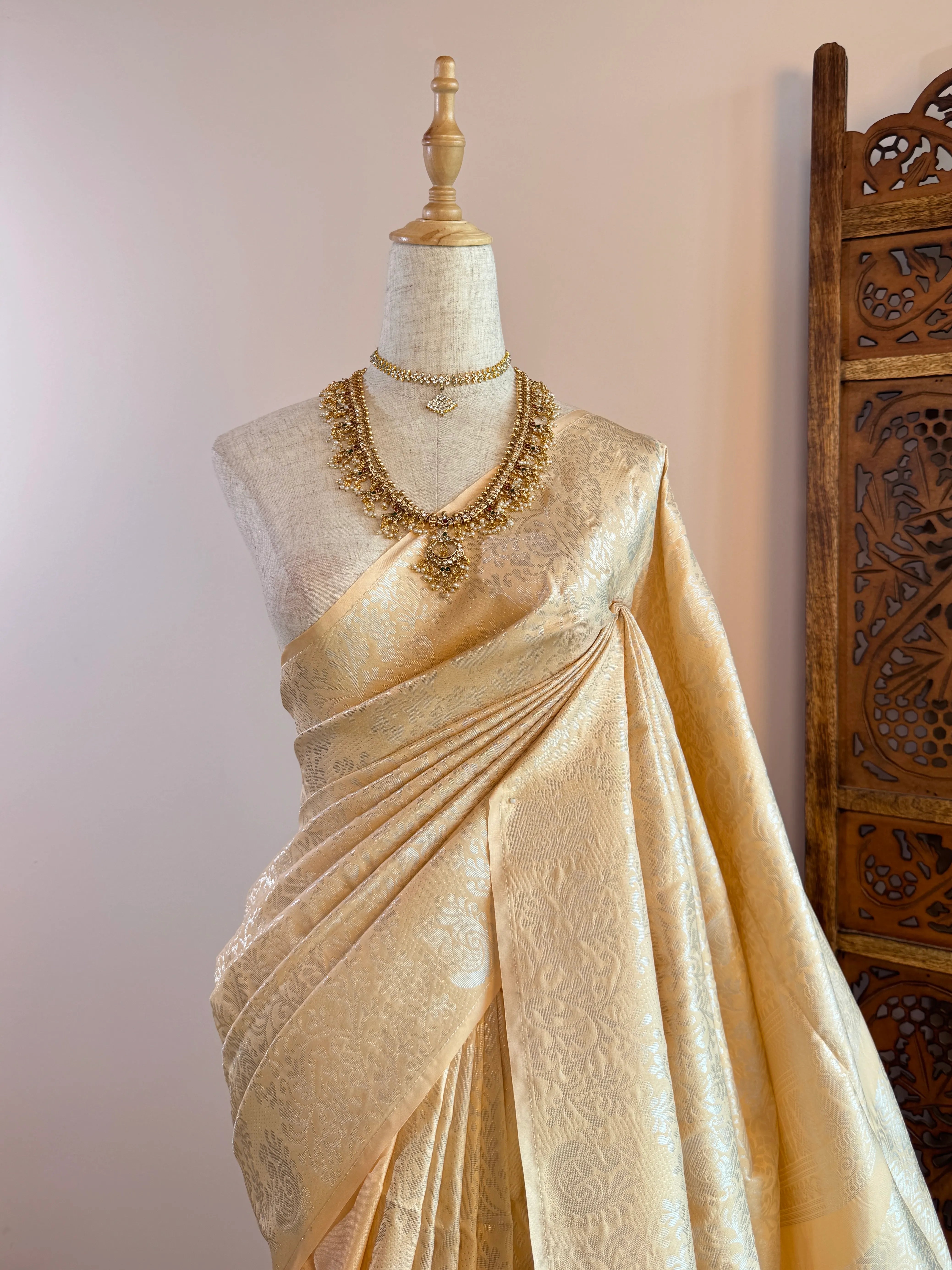 Pastel-Peach Soft-Silk Zari-Woven Borderless south saree