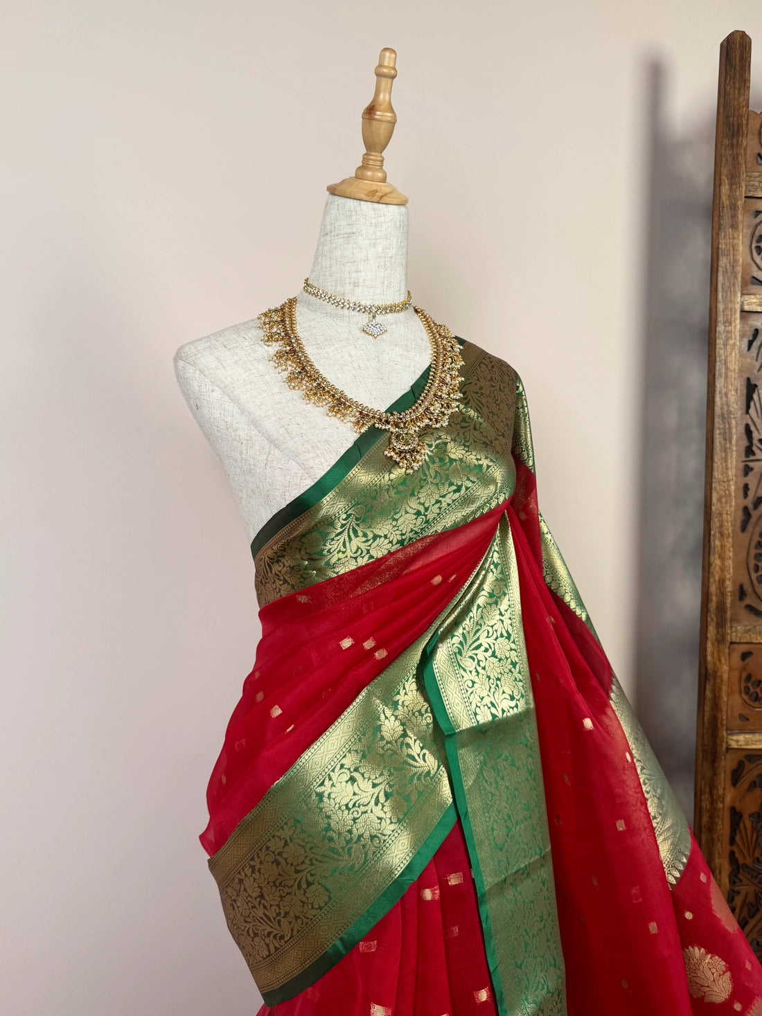 Red Emerald Organza Grand Banarasi Saree - view 3