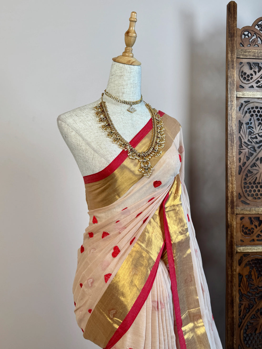 Beige Red Cotton Heart Butti Bengal Saree - view 3