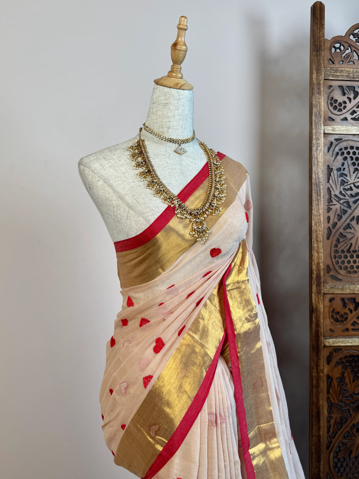 Beige Red Cotton Heart Butti Bengal Saree - view 3