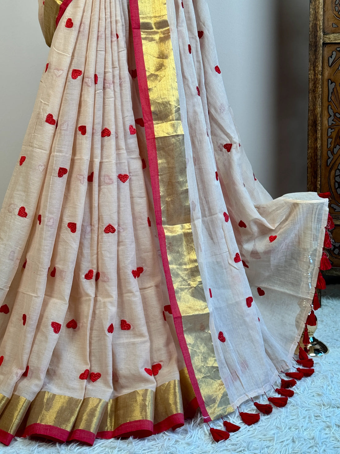 Beige Red Cotton Heart Butti Bengal Saree - view 4
