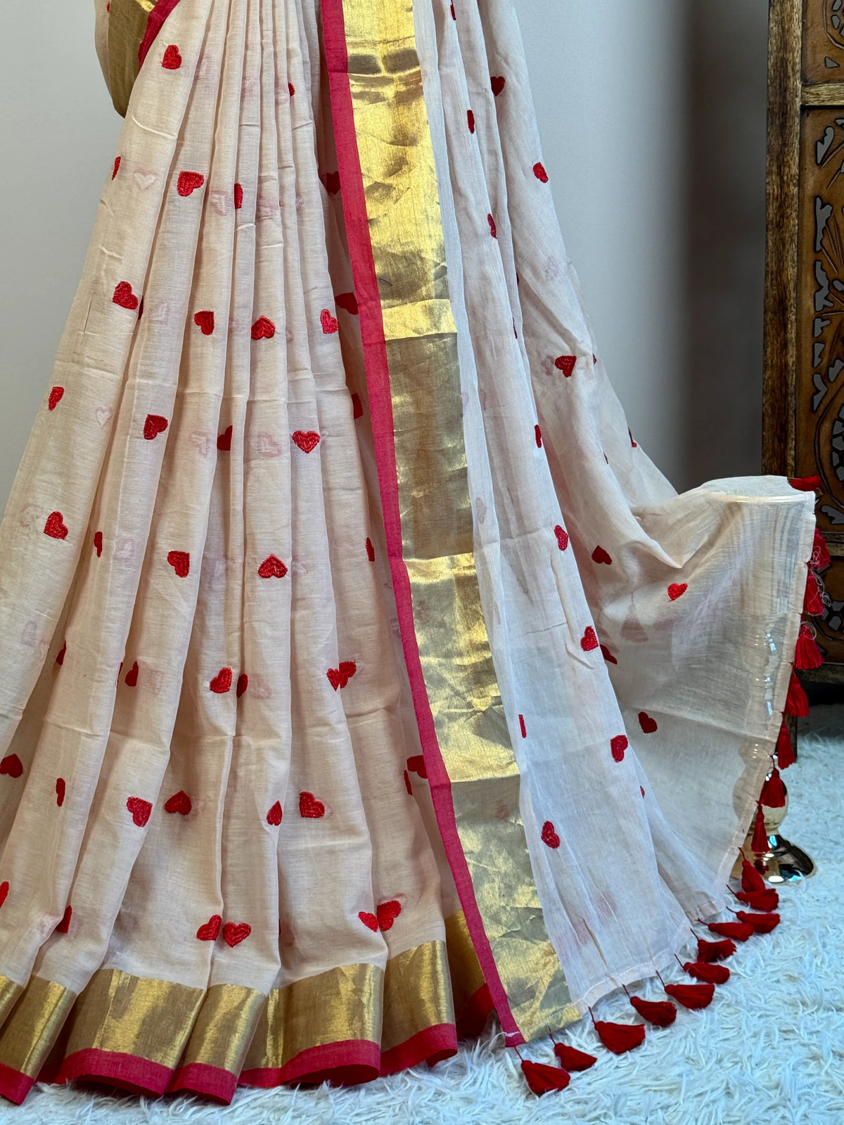 Beige Red Cotton Heart Butti Bengal Saree - view 4